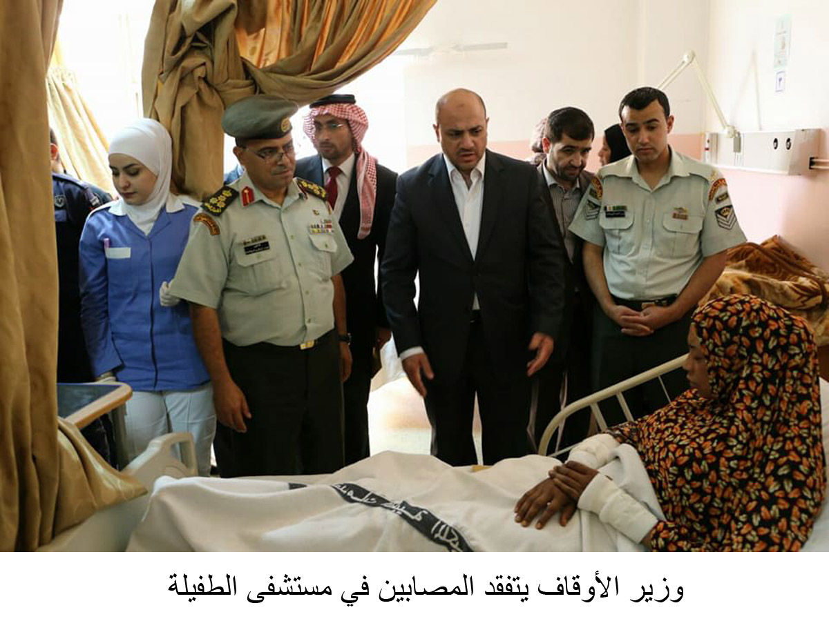 وزير الأوقاف يتفقد مصابي حادثة العمرة
