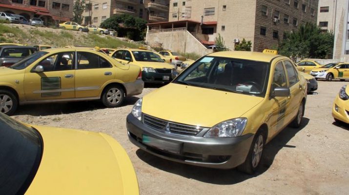 اصحاب التكاسي يهددون بالاضراب عن الطعام