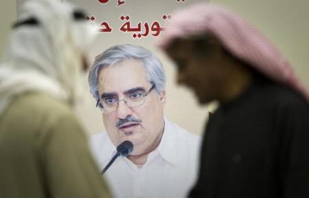 البحرين تحاكم معارضا بارزا بتهمة الترويج