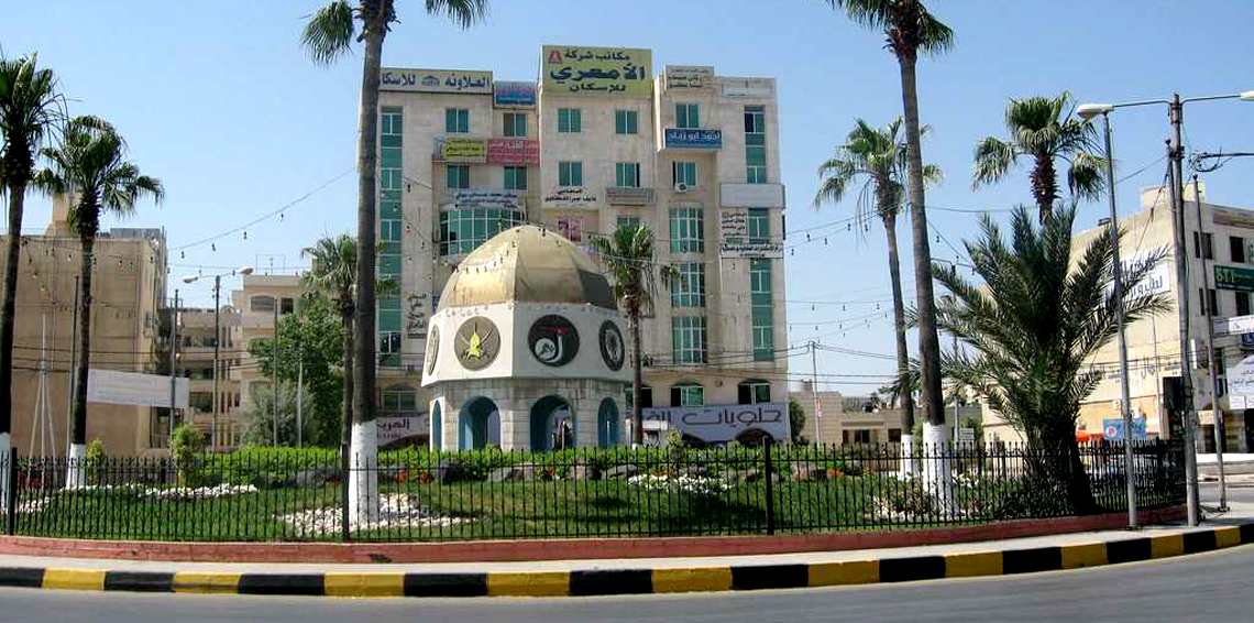 بالفيديو.. شاب أردني يعتلي برجا للاتصالات