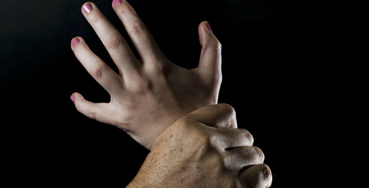 الكويت.. باع زوجته لصديقه بـ200 دينار