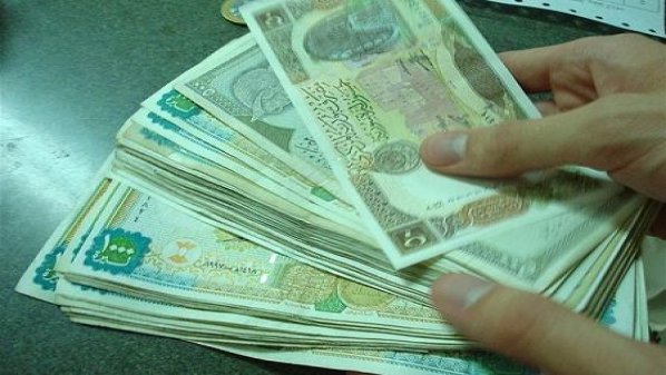 الدولار يحقق رقما قياسيا جديدا مقابل