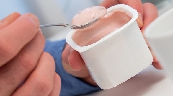 150 غراما من زبادي الفواكه تحتوي