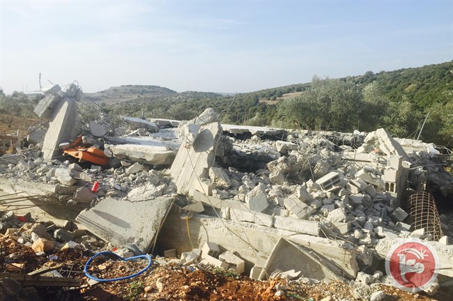 هدم بيت لفلسطيني من قرية حرفيش
