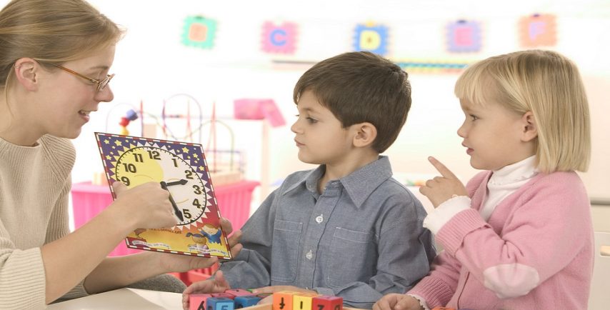 دراسة تحذر من قضاء الأطفال فترات