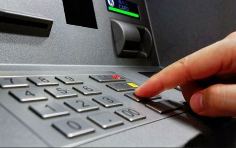 إلزام المدارس الخاصة بتحويل رواتب معلميها
