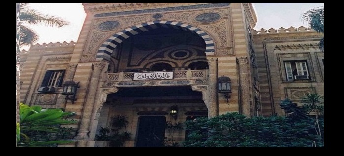 (طبيب الفلاسفة) يفرض (البطاقة) للإعتكاف بمساجد