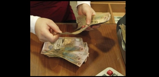 ضرير بعجلون يحاول سحب مبلغ 70