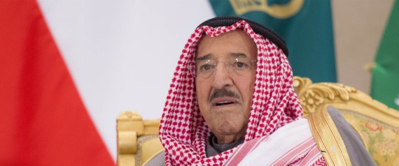 أمير الكويت يدرس إعادة الجنسيات المسحوبة