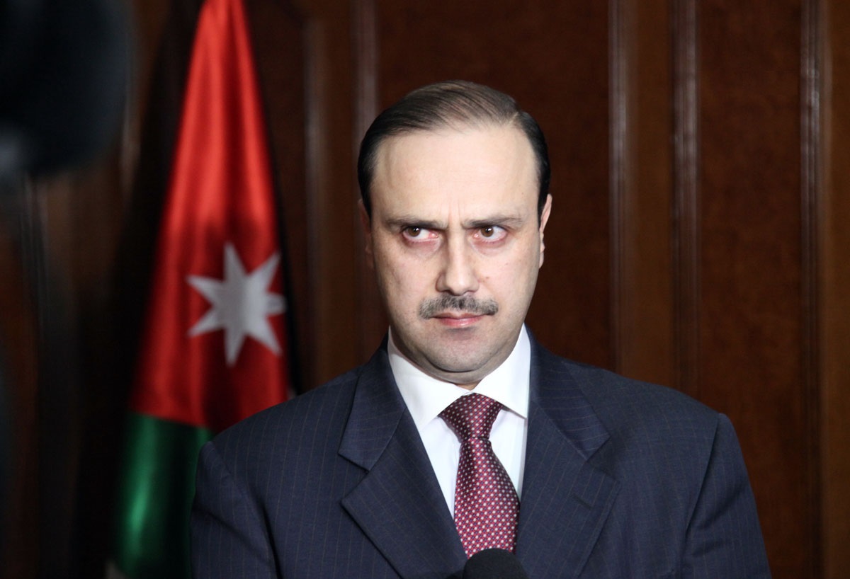 وزراء ونواب يبحثون ازمة الصحف الورقية