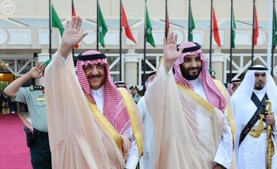 فورين بوليسي: العاهل السعودي قد يتنازل