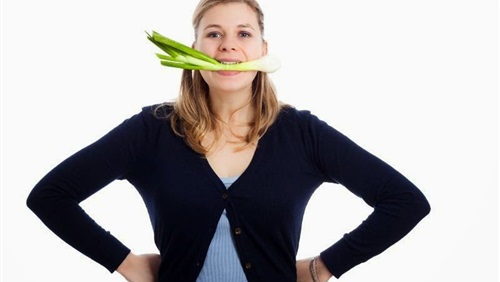 خلص فمك من رائحة البصل