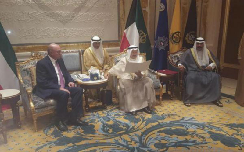 الفايز ينقل رسالة خطية من الملك