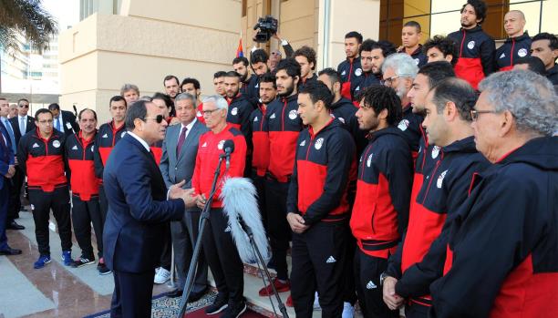 ساخرون من استقبال السيسي للمنتخب: خربها