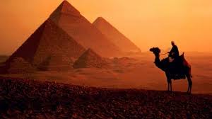 مصر تحقق في هروب 30 معتمرا
