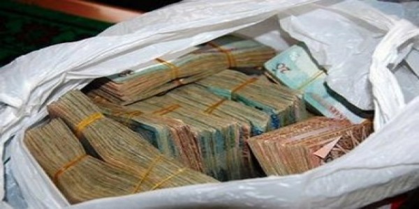 توقيف ’موظف وزوجته‘ بتهمة اختلاس مليوني