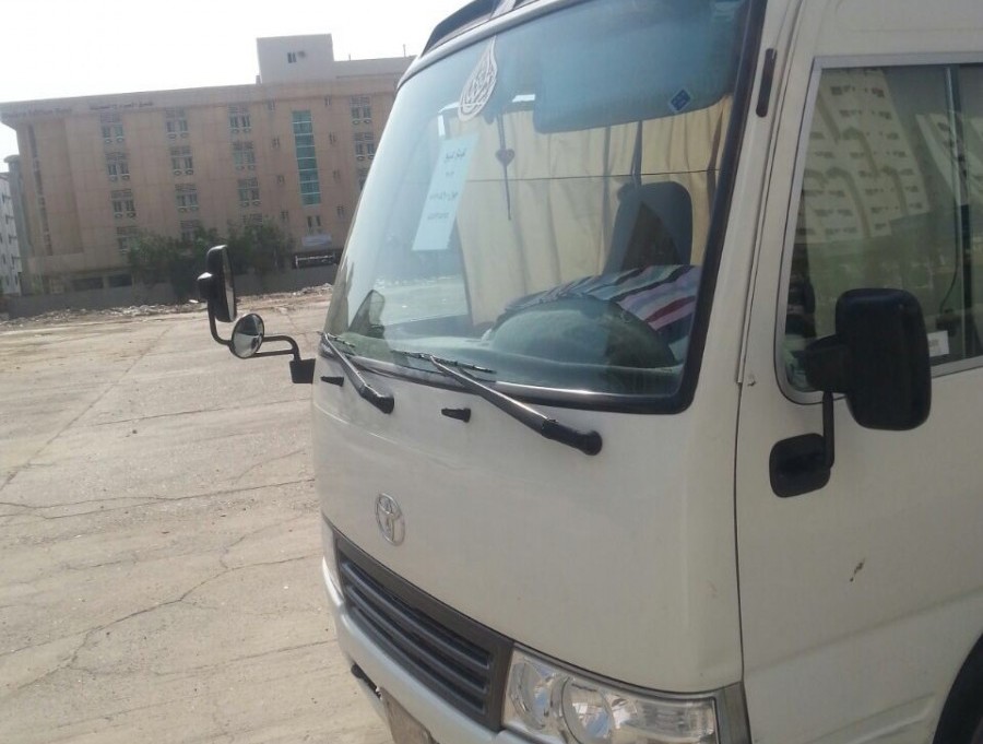 سائق باص يبيع الطالب الجامعي بــ10