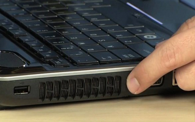 تأمين ميكروفون اللاب توب بملصقات لمواجهة