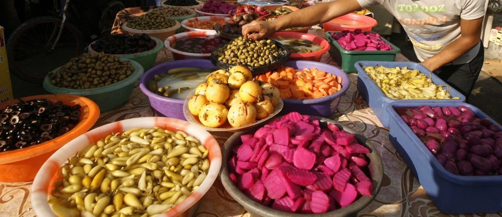 بضاعة شهر رمضان تعرض بالأسواق نهاية