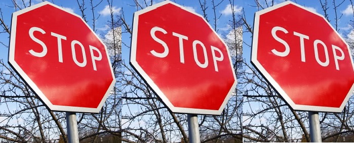 اقتحمت الرصيف بسيارتها واستقرت بواجهة مكتبة