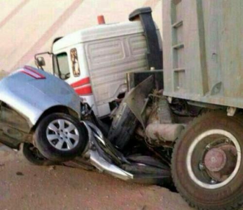 وفاتان و3 إصابات بحادث تصادم في