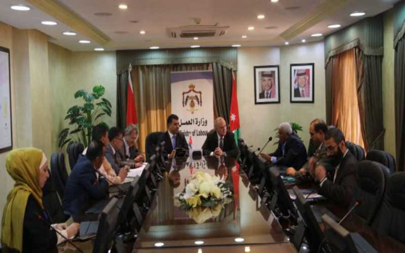 وزيرا العمل والزراعة يبحثان مع الرواشده