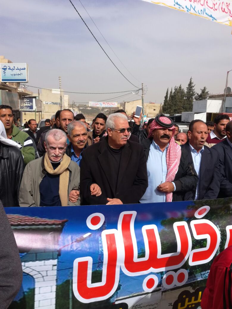 ذيبان.. وقفة احتجاجية على اهازيج الدبكة