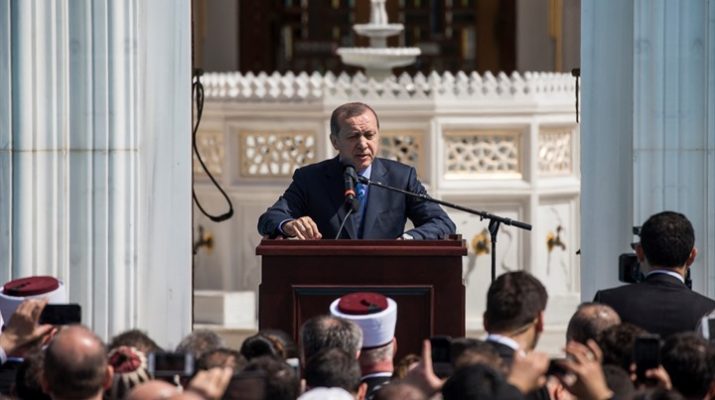 بالفيديو:أردوغان يتلو القرآن بصوت يسحر الآذان