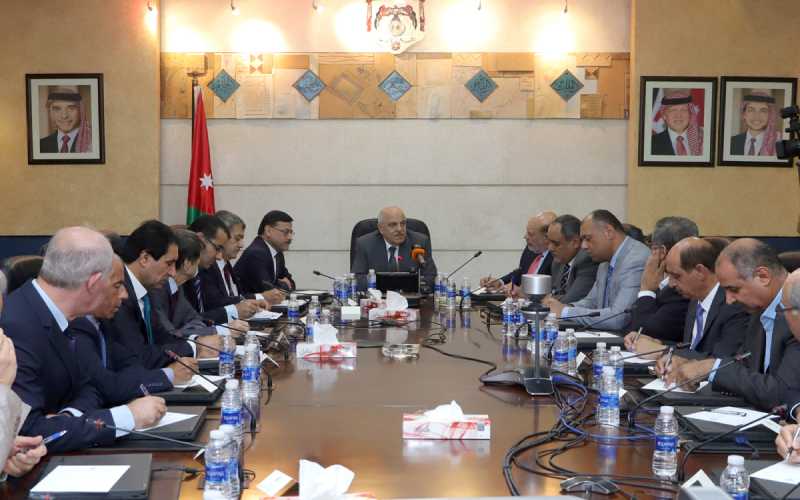 نائب رئيس الوزراء يلتقي النقابات العمالية