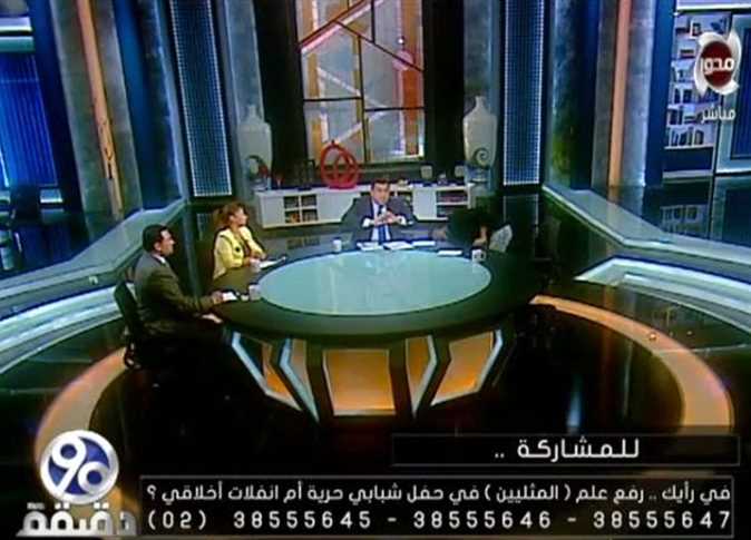 بالفيديو.. اعلامي مصري يطرد ضيفه على