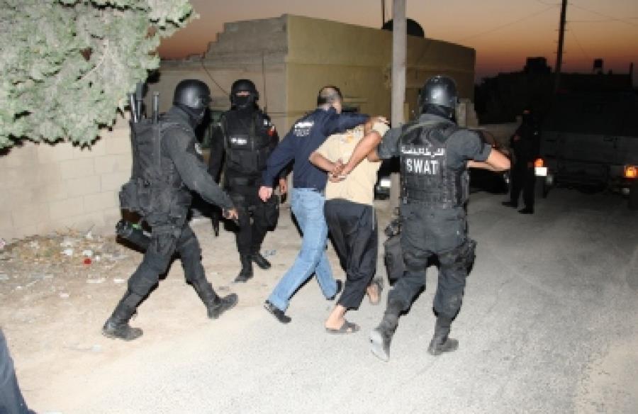 القبض على مطلوبين بعد مطاردة في