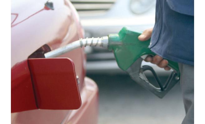 الحكومة ترفع أسعار البنزين والديزل وتخفض