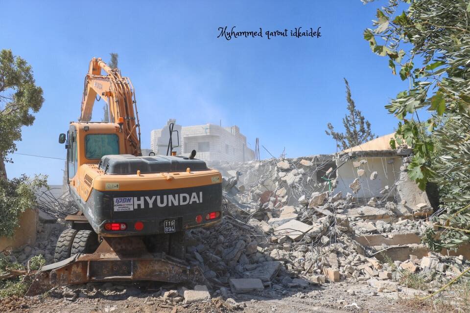 عائلتان تهدمان منازلهما في القدس quotصورquot