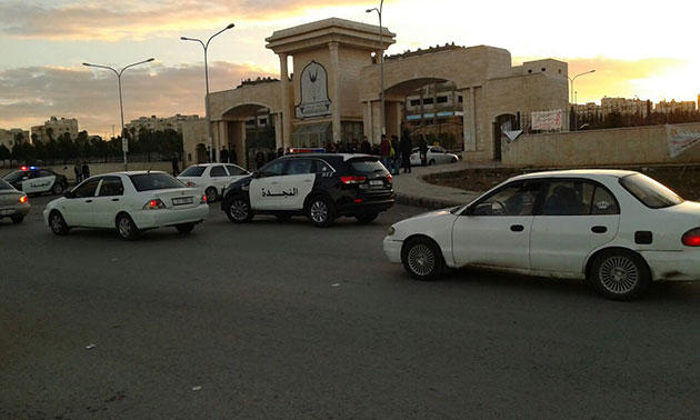 مشاجرة بالعصي والأدوات الحادة في جامعة