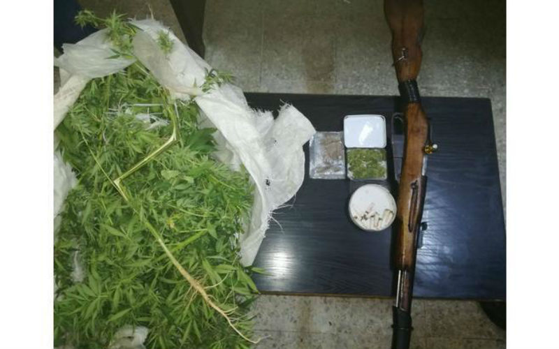 ضبط مطلوب أمنيا بحقه 10 طلبات