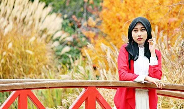 شابة إندونيسية توفق بين الحجاب والموضة