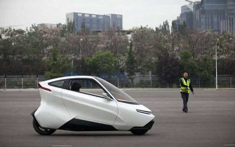 صيني يطور سيارة ذكية يمكن التحكم