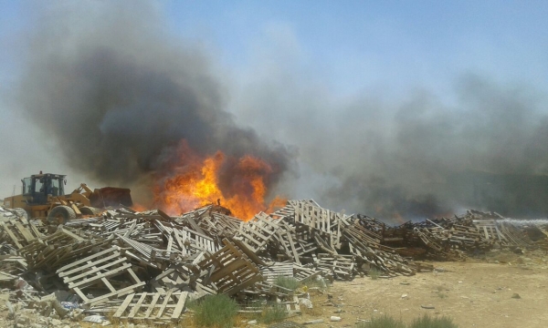 حريق بالمنطقة الصناعية في المفرق (صور)