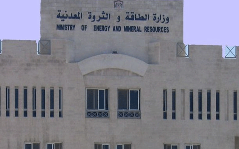 الحكومة تفتح المجال للشركات باستيراد كل