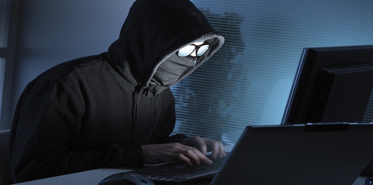 عن الشجاعة وانحدار القيم وتهكير موقع