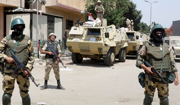 مقتل 5 عسكريين مصريين باستهداف مدرعة