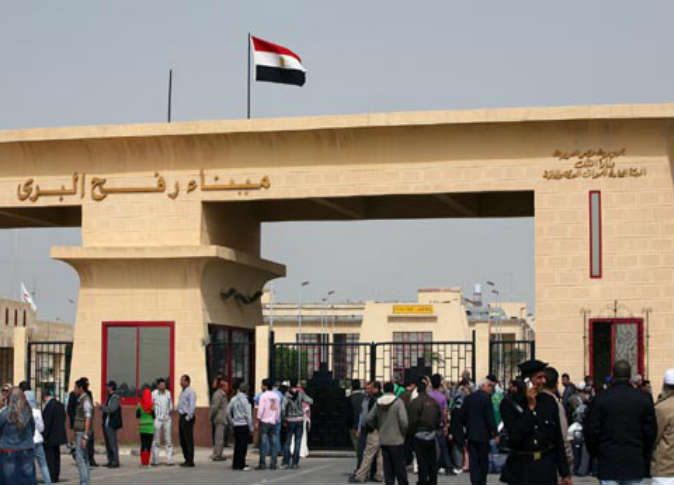 السلطات المصرية تفتح معبر رفح استثنائيا