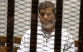 مرسي للمحكمة: أنا حاضر كالغائب