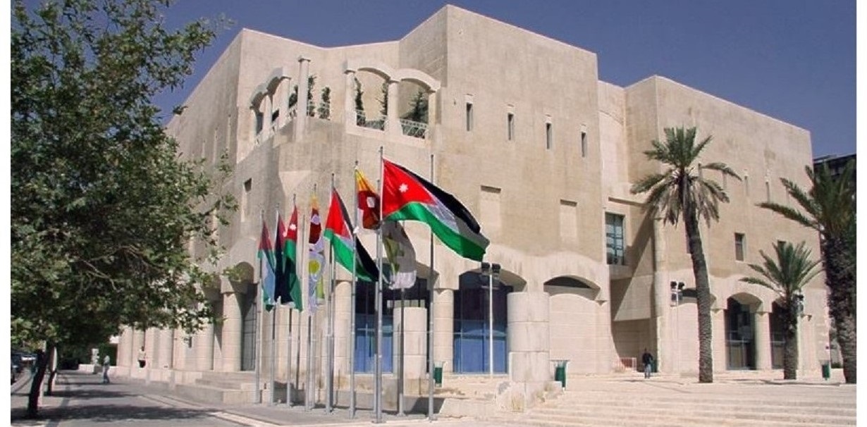 الأمانة تكرم عدد من موظفيها بمناسبة