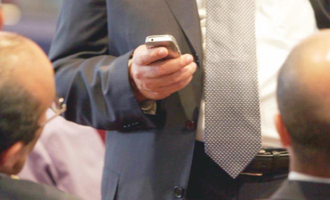 عشرات ملايين رسائل التهنئة الإلكترونية برمضان