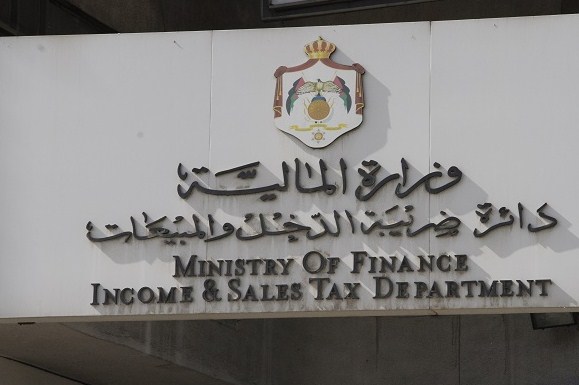 غيمة سوداء فوق سماء ضريبة الدخل
