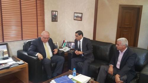 وزير الاشغال يطلب الاسراع بتنفيذ البنية
