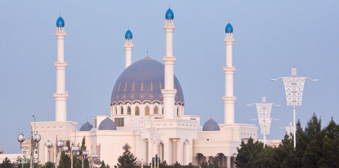 بالفيديو.. رئيس دولة مسلمة يمارس “التفحيط”