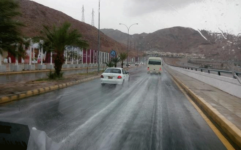 السبت .. زخات رعدية وأمطار على
