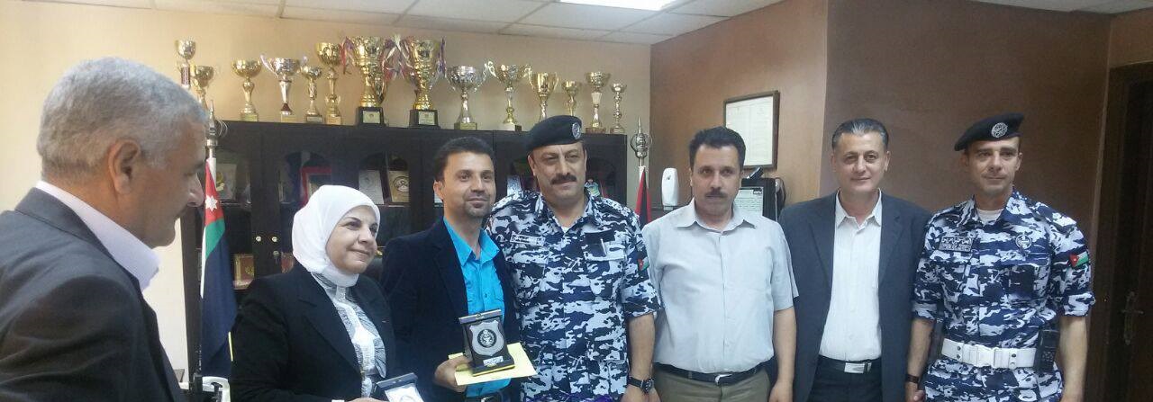 العميد باكير يكرم رئيسة مركز شابات